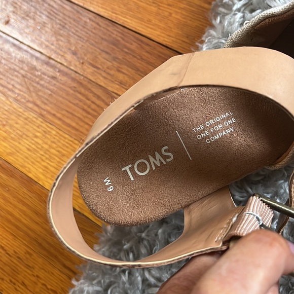 Toms || Womans 6 buckle open toe neutral wedge - Picture 4 of 4